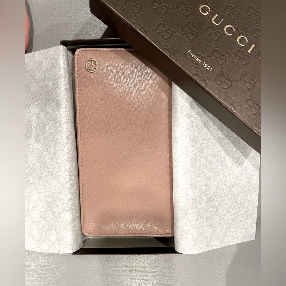 Gucci zip around leather wallet.
